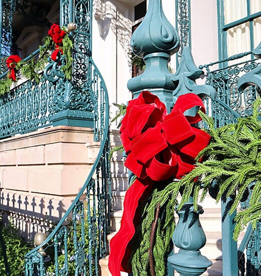 Beautiful Picture of Charleston in December with red Ribbons