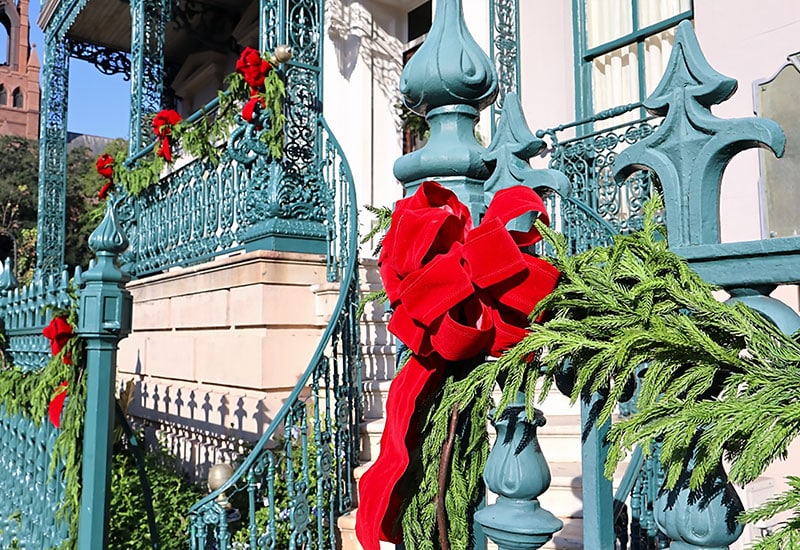 Beautiful Picture of Charleston in December with red Ribbons